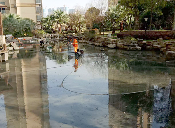 渭滨景观池淤泥清理