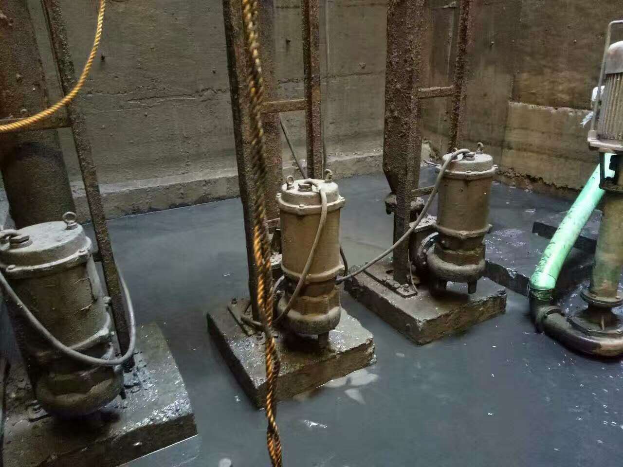 渭滨污水池清理